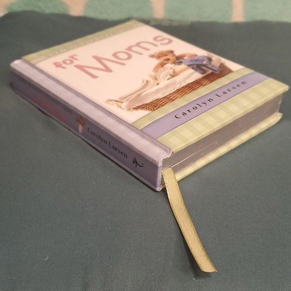 One-Minute‎ Devotions for Mom by Carolyn Larsen Book - Picture 3 of 11